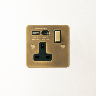 Lucian single socket with USB type A & C with black inserts in aged brass