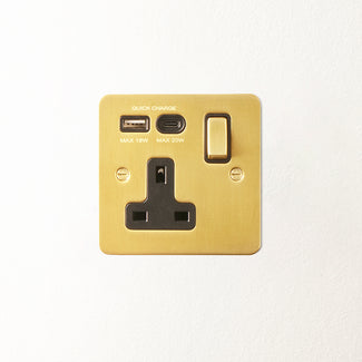 Lucian single socket with USB type A & C with black inserts in top brass