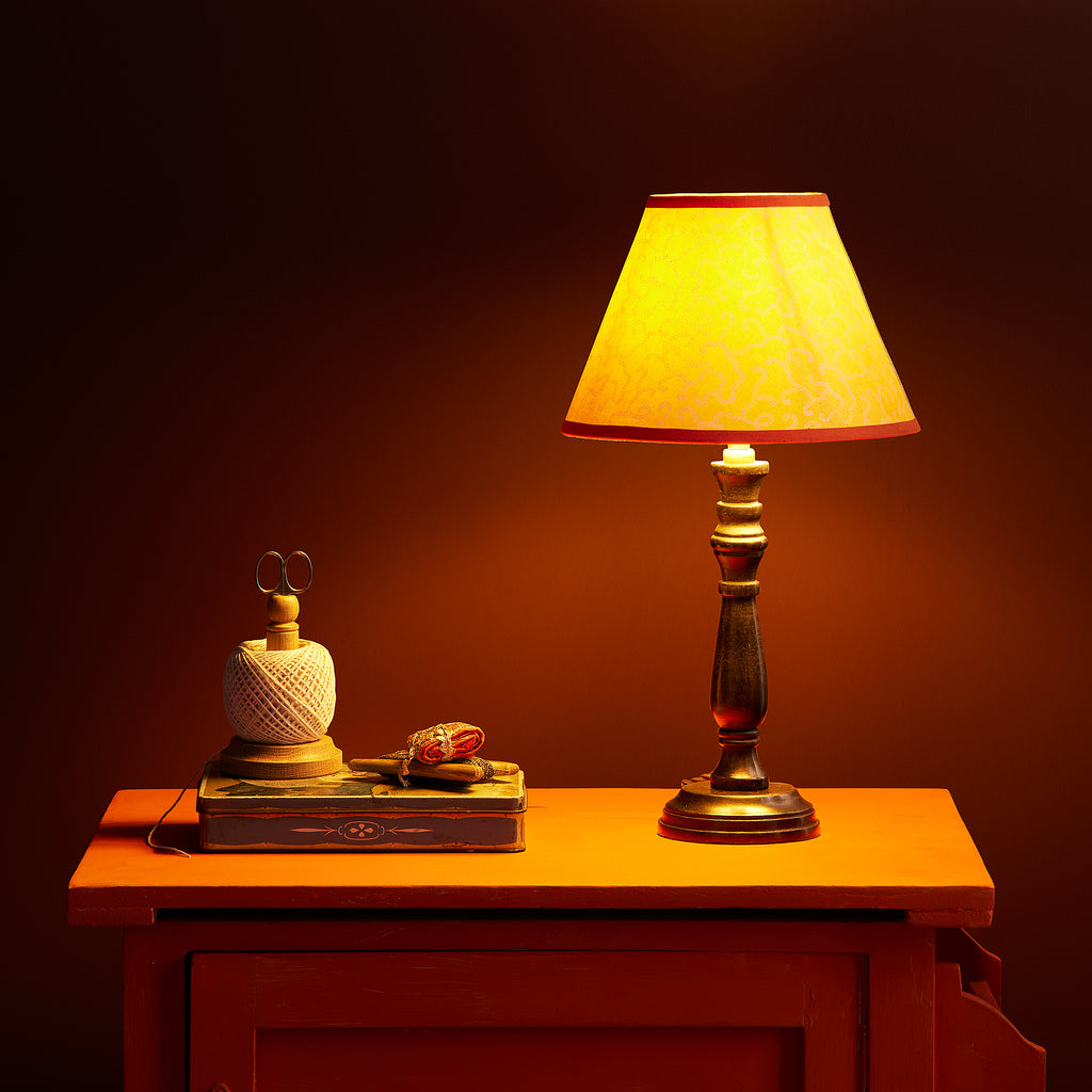 Daisy table lamp in ebony