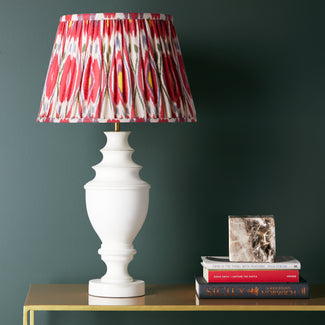 Draycott table lamp in distressed white