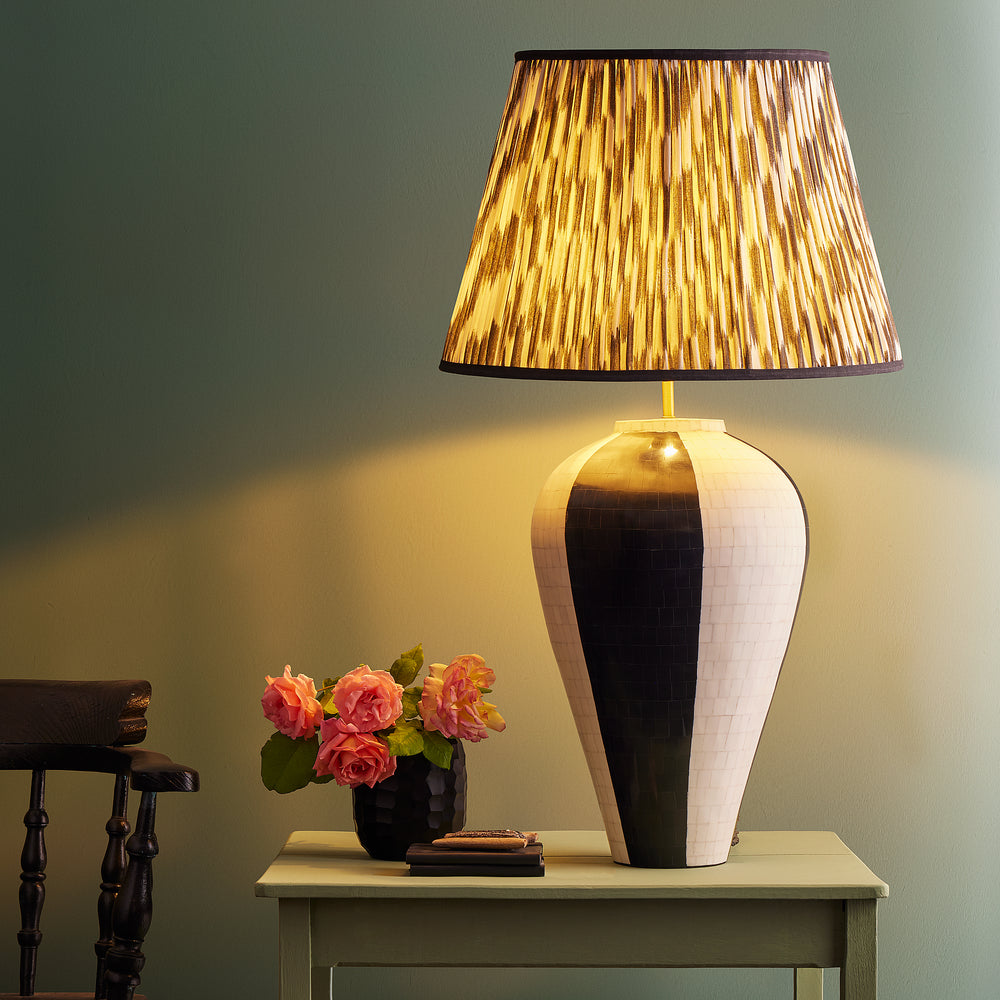 Powerful table deals lamp