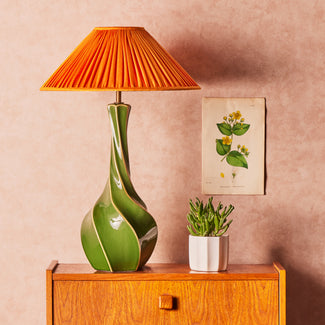 Twistle table lamp in green