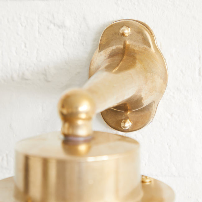Hardy ip64 round bulkhead in unlacquered natural brass