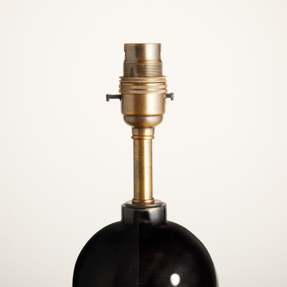 Galore floor lamp in brass with a black shade